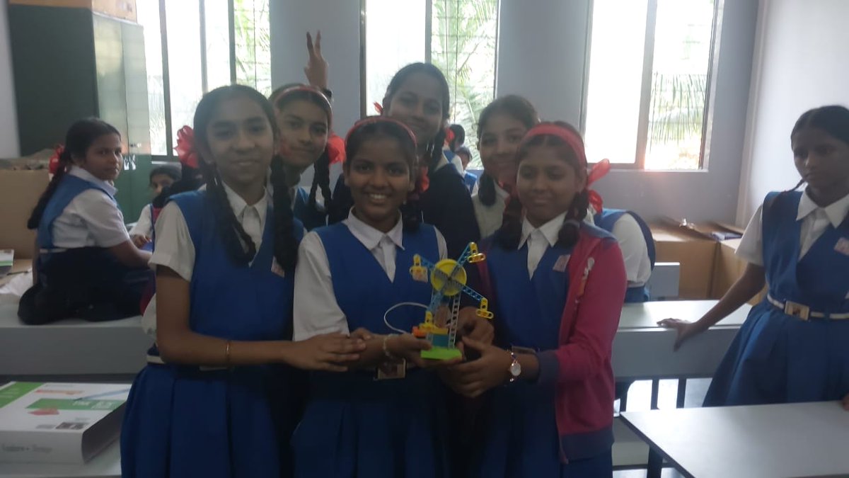myudaantrust1's tweet image. Young innovators in action! 🚀
Grade 8 students built real structures using STEM kits — learning logic, teamwork &amp;amp; creativity.
Hands-on learning = confident children. 💛✨

#MyUdaanTrust #STEMLearning #RoboticsForKids #YoungInnovators #EducationForAll #HandsOnLearning