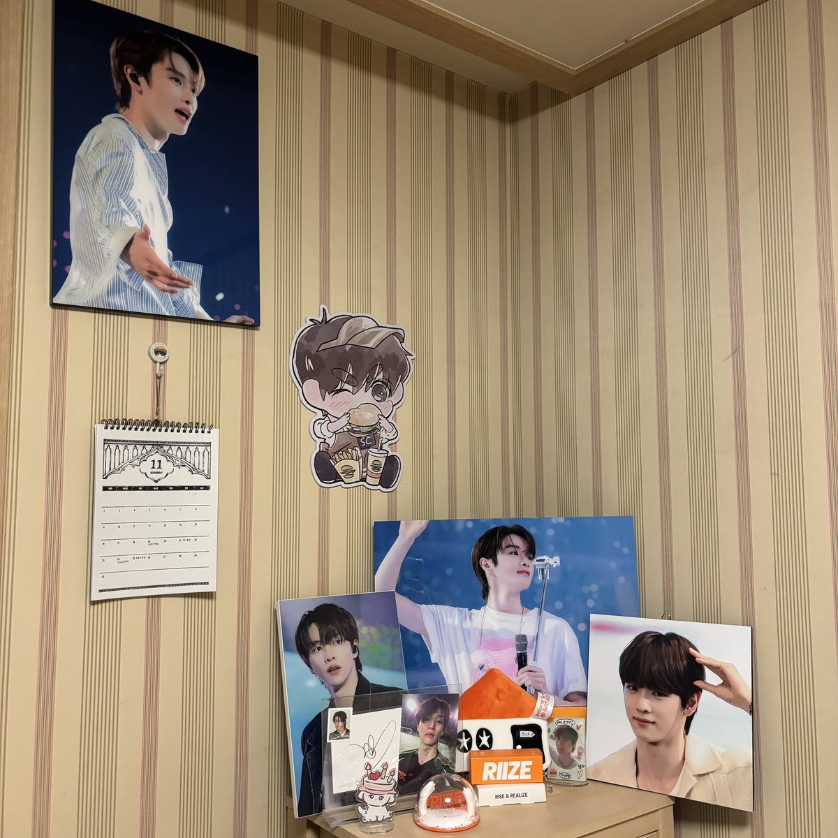 wjdtjdcks_gg's tweet image. @Aether010913 
액자 너무 예뽀요…💕💕💕
진짜 볼때마다 행복해지고있어요🫠