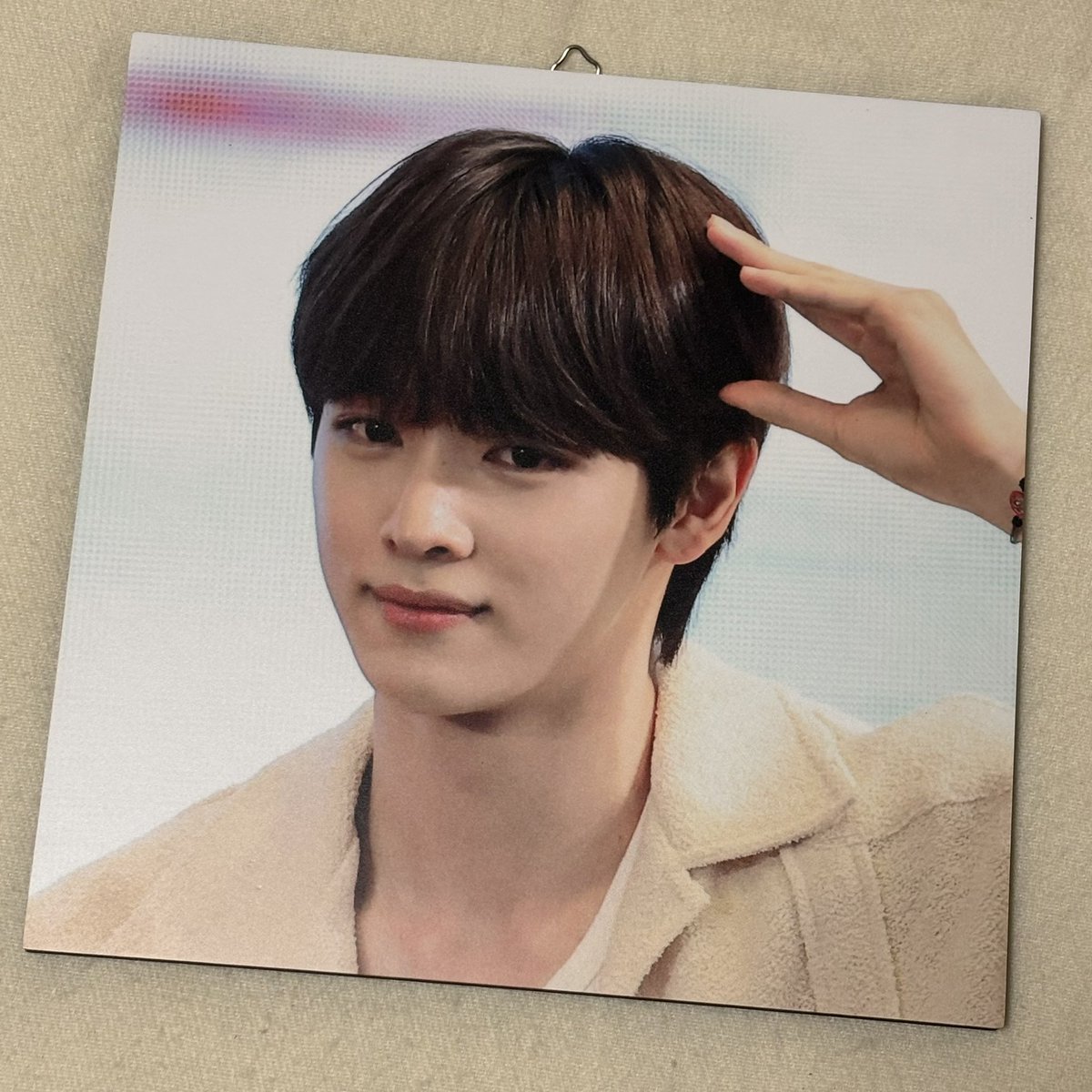 wjdtjdcks_gg's tweet image. @Aether010913 
액자 너무 예뽀요…💕💕💕
진짜 볼때마다 행복해지고있어요🫠