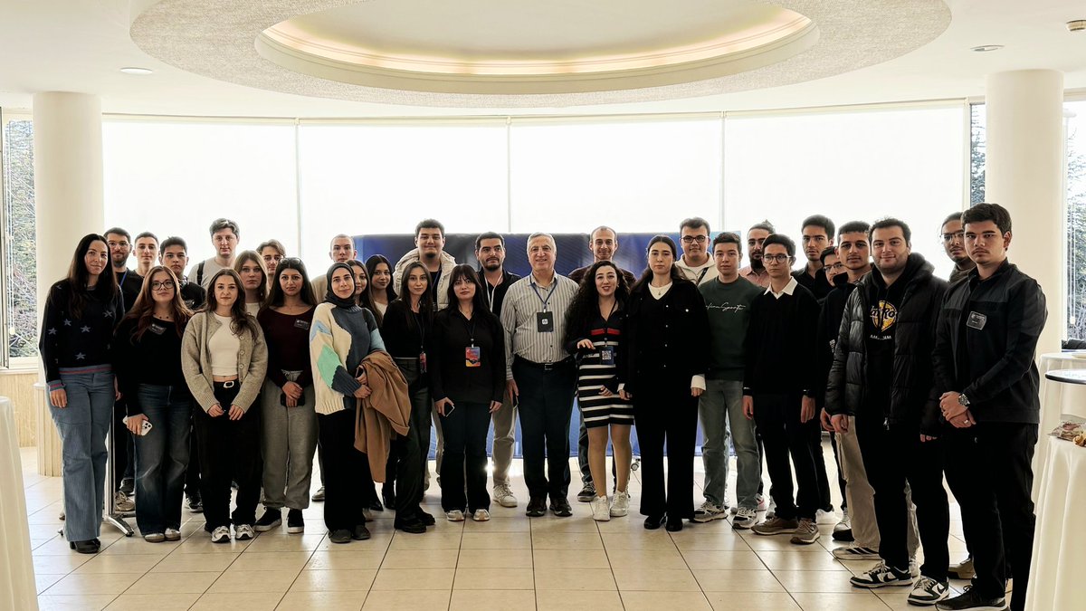 Atılım Üniversitesi Robot Topluluğu başkanı Tutku İrem ÜSTÜN tüm üyeleri ile birlikte Hacettepe Üniversitesi Yapay Zeka Topluluğu nun  AIFEST 2025 etkinliğindeki konuşmama tam kadro katıldılar.  Tüm eski üniversitemin beni unutmayan öğrencilerime teşekkür ederim.