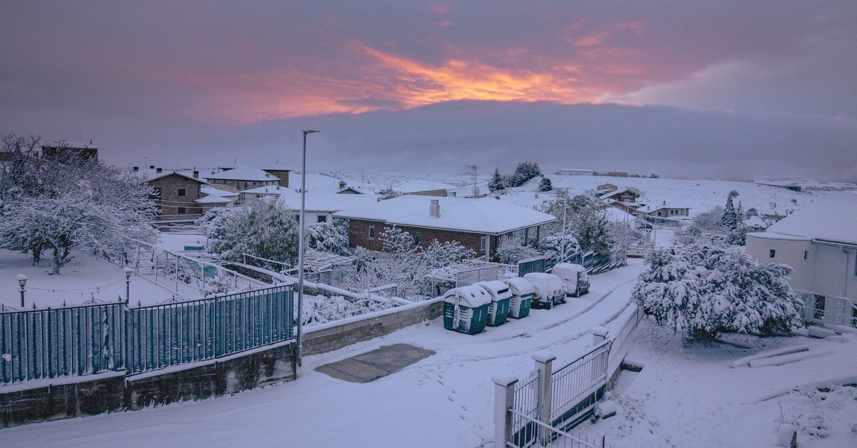 Unas fotos que da dejado la #nevada en subiza a 630m!!! El espesor despues de los ultimos chubascos  ha sido de 17-18 cms!!!! Espero que os gusten❄️❄️👇🤩 #nevadas #navarra #nieve