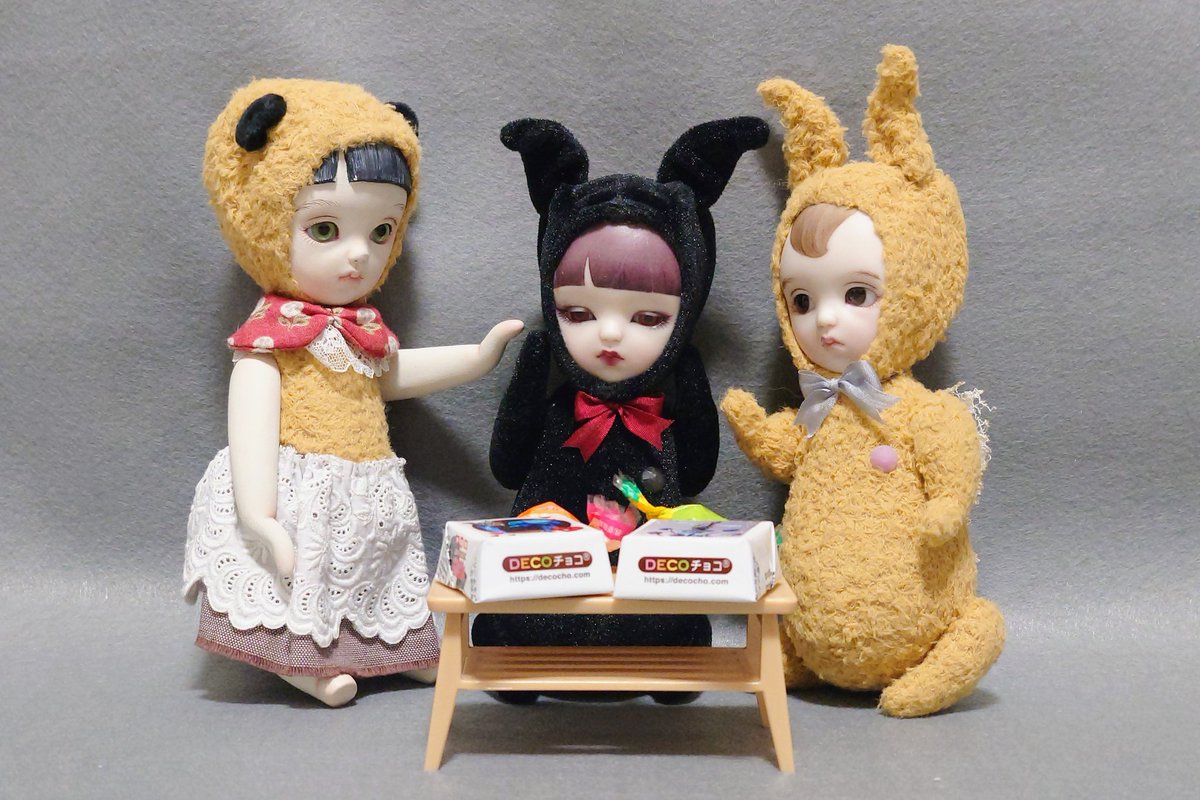 黄ムイ＆こぐま「お帰り～」
黒ムイ「ただいま～」
こぐま「治って良かった」
黄ムイ「ほんと。おっちゃん、全然元気なくてな」
黒ムイ「里帰りしてえんちょーが治してくれはったから、おっちゃん、気にせんといてや」 
私「ありがとうね」
黄ムイ＆こぐま「とにかく、退院のお祝いをしよ‼️」