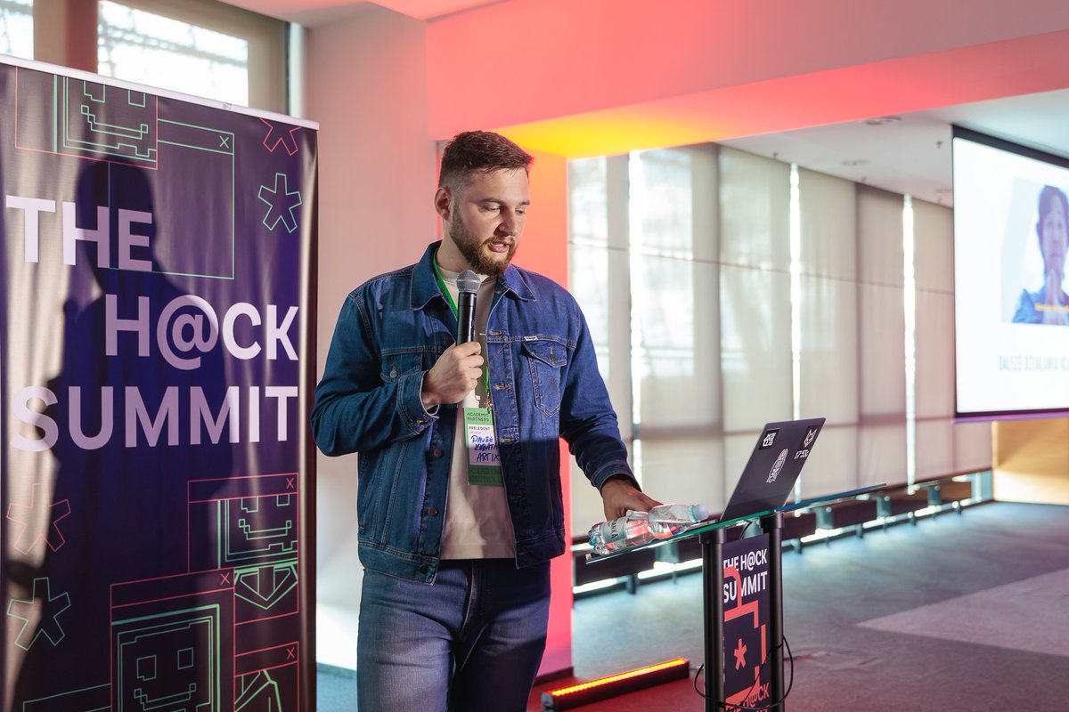 13–14.10 miałem okazję wystąpić na The Hack Summit na PGE Narodowym. Opowiadałem o realnych włamaniach do CMS-ów, błędach prowadzących do incydentów i praktycznych sposobach obrony.

Świetna konferencja i wiele wartościowych rozmów z ludźmi z branży.

#CyberSec #TheHackSummit