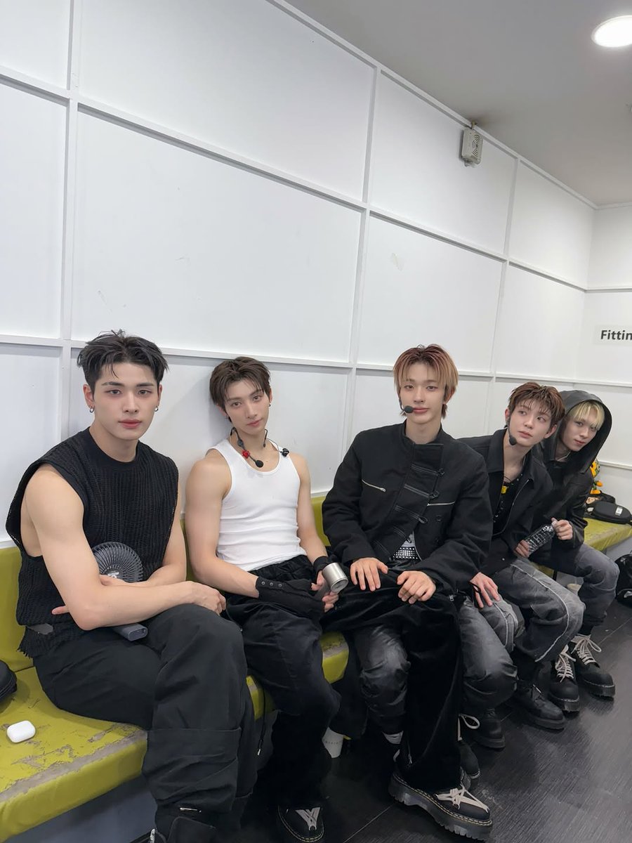 YU LOVERS CLUB 🖤🐈‍⬛ Community on X - 72 Members