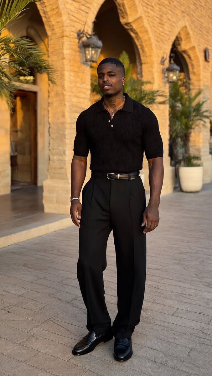 HowYouWantaHimToDress tweet media