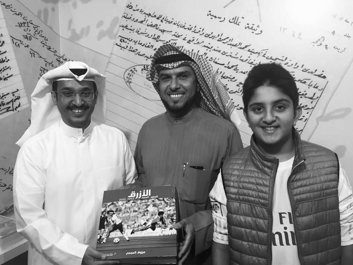 رحمة الله على الجار فايز العنزي "بوفيصل"، استذكره اليوم في مناسبة معرض الكويت الدولي للكتاب، واستذكر موقفه العام 2016 في ذات المعرض.
فأثناء وقوفي في جناح مركز البحوث والدراسات الكويت <a href="/CRSKKW/">مركز البحوث والدراسات الكويتية</a> للتوقيع على كتابي "الأزرق. الجذور. السجل 1902-2015"، صادفني أحد المارة وأخذ يبحث جاهداً