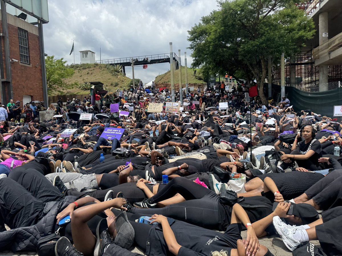 KeaKhutsoane's tweet photo. Today, we reminded the nation that our voices cannot be ignored. 

Thank you @womenforchange5 for leading this powerful and historic stand against GBV. ✊🏾💜 

#WomenShutdown https://t.co/O7i8ut3gZY