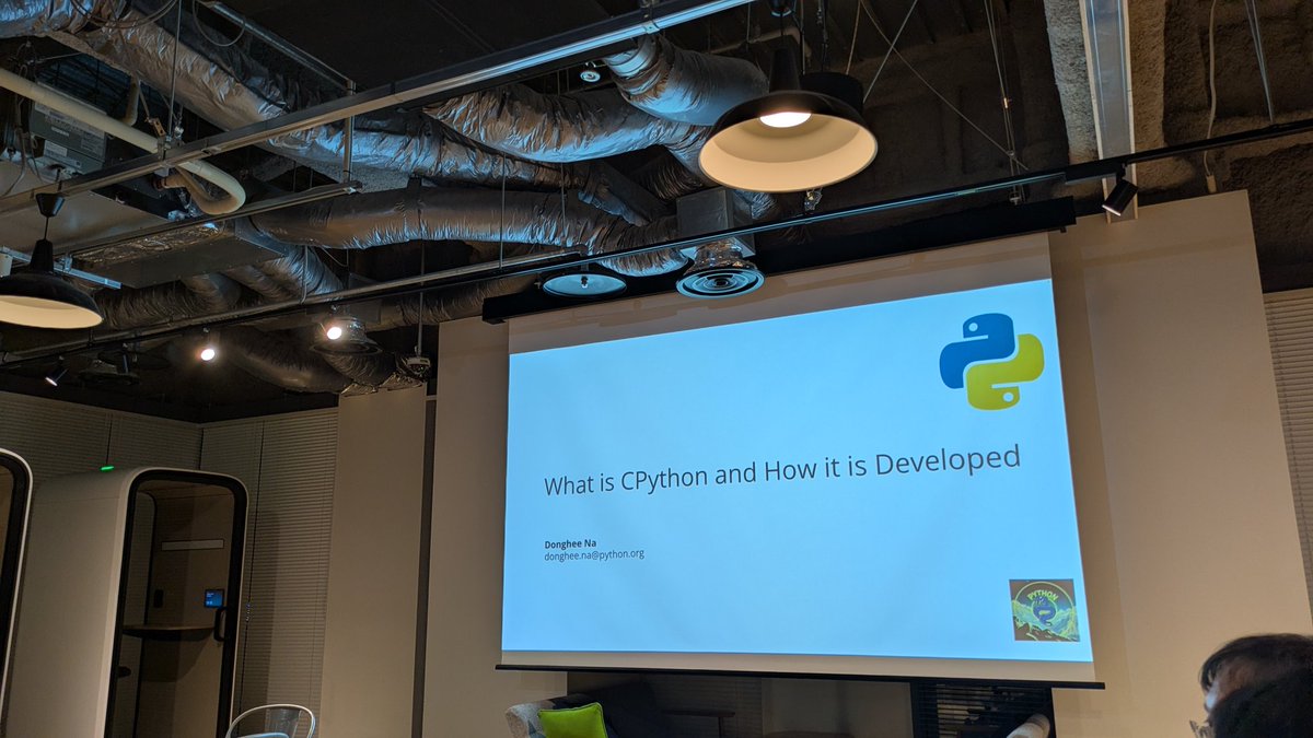 takanory's tweet image. Dongheeさんから、まずはPyghon開発の中の基本みたいなトークだった #pythonfukuoka