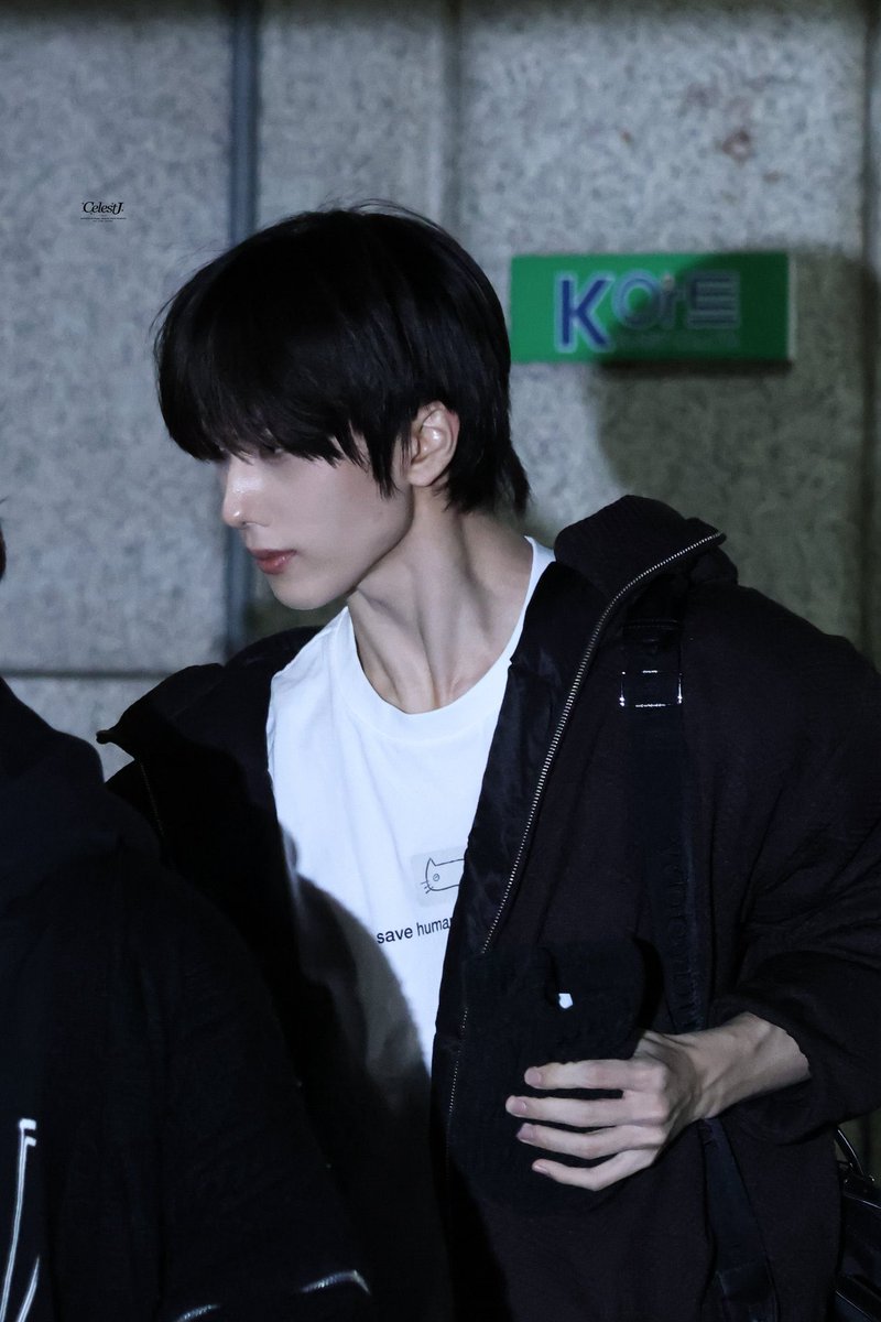WOAH… the neck