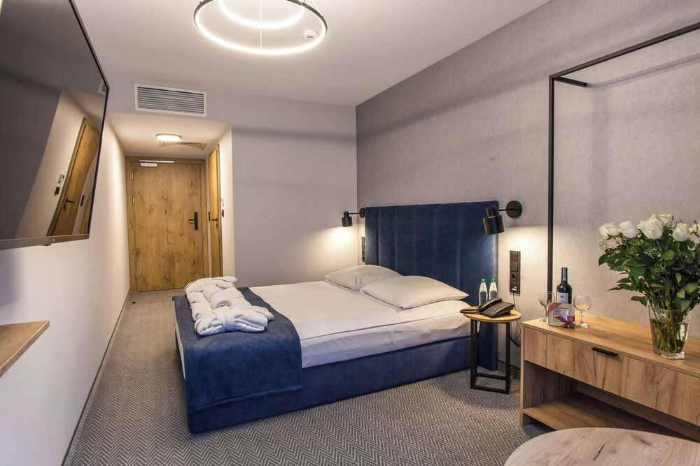 mattwilton73's tweet photo. Christmas Market time is fast approaching

Why not take a trip to KRAKOW, POLAND for £349pp 

Bed and Breakfast, 3 star ⭐

Departing on 15th December, 3 nights

Price based on 2 adults

Includes a saving of £200 in our BLACK FRIDAY EVENT https://t.co/100fSTTUqj