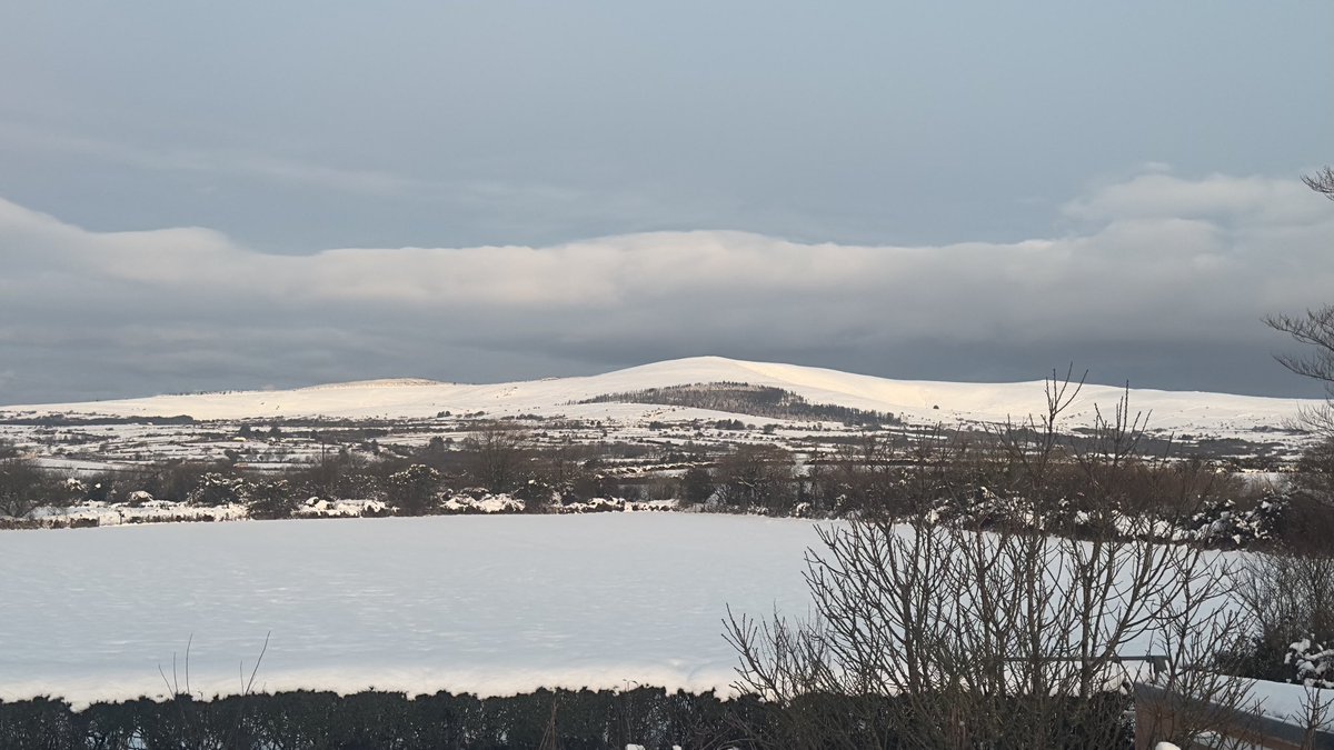 Lovely views of the Preselis this morning 
<a href="/DerekTheWeather/">Derek Brockway - weatherman</a> <a href="/Sue_Charles/">Sue Charles</a> <a href="/Ruth_ITV/">Ruth_TV</a> <a href="/S4Ctywydd/">S4C Tywydd</a>