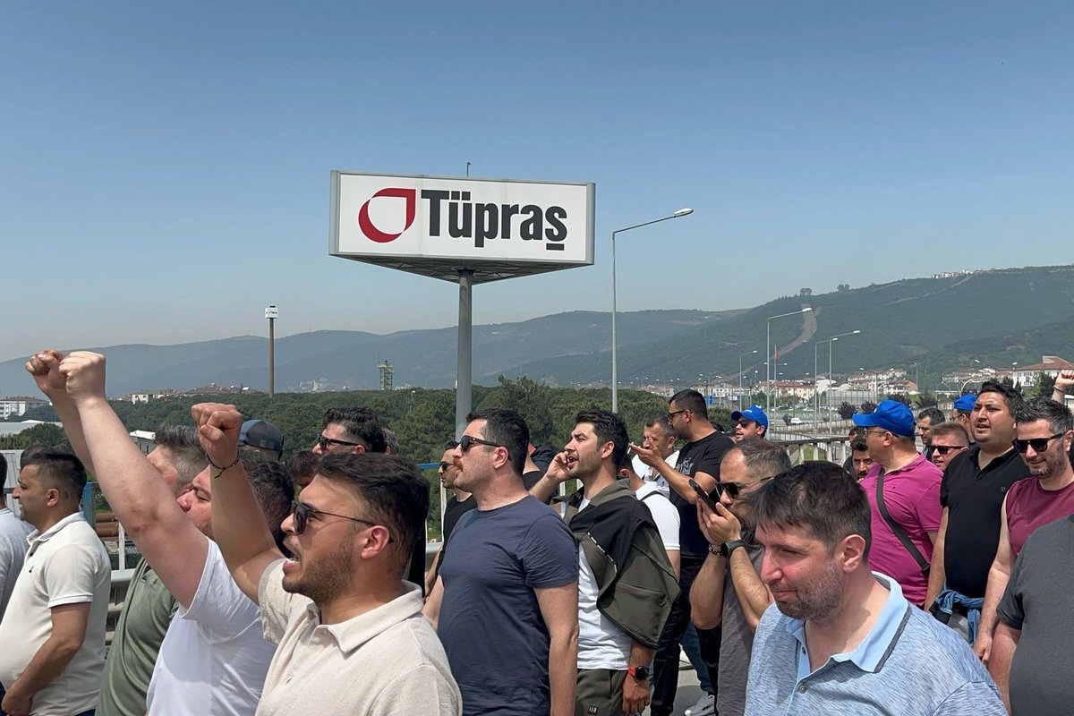 "Daha az işçiye daha çok iş dayatılacak. İşçilerin sağlığını da tehlikeye atıyor."

EMEP Milletvekili İskender Bayhan, TÜPRAŞ'ta norm kadro uygulamasıyla uzmanlık gerektiren işlerin operatörlere devredilmesini Meclis gündemine taşıdı.

evrensel.net/haber/584890/e…