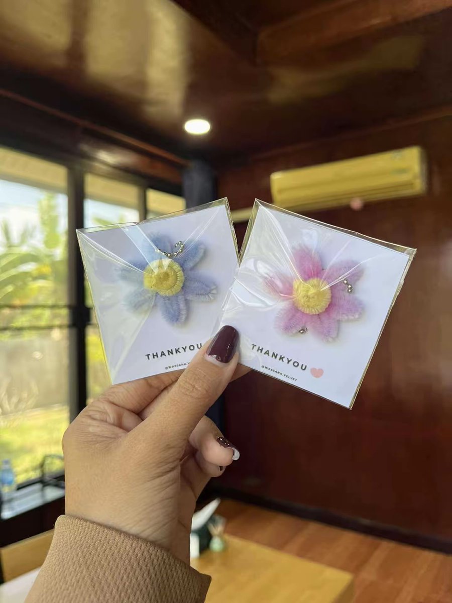 โปรโมชั่น 3️⃣9️⃣9️⃣รวมส่ง🩷 

🌷แถมพวงกุญแจดอกไม้ทุกออเดอร์ เลือกสีพ่วงกุญแจได้🌷

คิวเดือนพฤจิกาเต็มได้คิวธันวาเป็นต้นไป

♥️Line : @tzp8501h♥️
💛TikTok : w.january20💛

#wassanavelvet #ดอกไม้กำมะหยี่ #รับทำดอกไม้ #ของขวัญรับปริญญา #ของขวัญให้แฟน #ของขวัญปัจฉิม #ช่อดอกไม้วาเลนไทน์