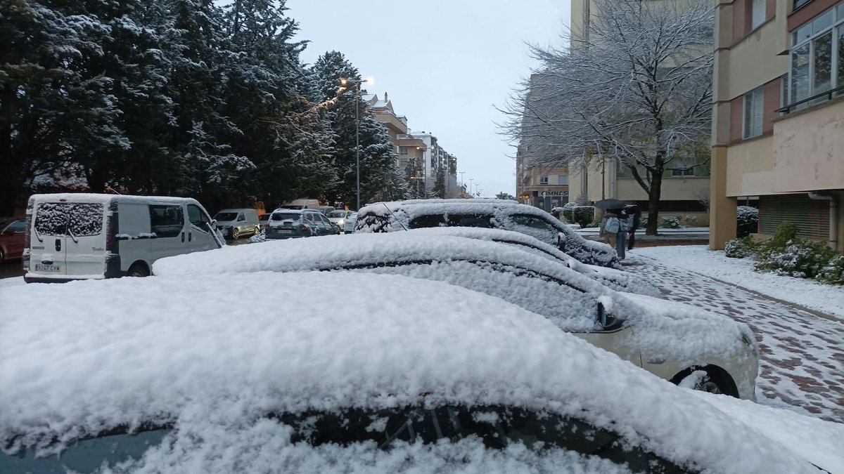 Nevada en Barañáin (oeste de Pamplona a 435m) hoy 21 de Noviembre de 2025 Viernes

Fotos de <a href="/FranEzkaurre/">FJ  Bronte</a>