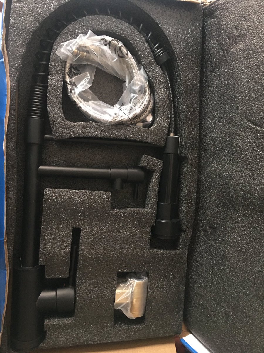 Edunuelventures's tweet image. Quality sink mixer taps for that modern kitchen👌🏾
#Plumbing #kitchen #Naijahomes