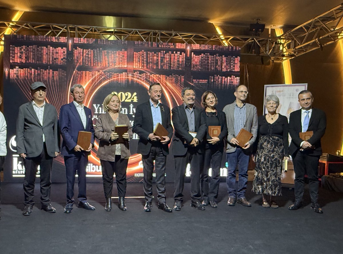 İstanbul Ticaret Borsası’nın 100. yılı anısına yayımlanan Doç. Dr. Şefik Memiş imzalı “Sevda-yı Vatan Tarladan Başlar” kitabı, Nasıl Bir Ekonomi gazetesi tarafından “2024 Yılının En İyi Kitapları” listesinde İş Dünyası Araştırma Kitabı kategorisinde yılın kitabı seçildi.