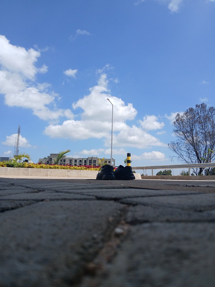 shikanda_01's tweet photo. Foreman ametupee 30minutes za lunch.
What is your view?📸✅️
#galaxyA15 https://t.co/lqVtGkE8So
