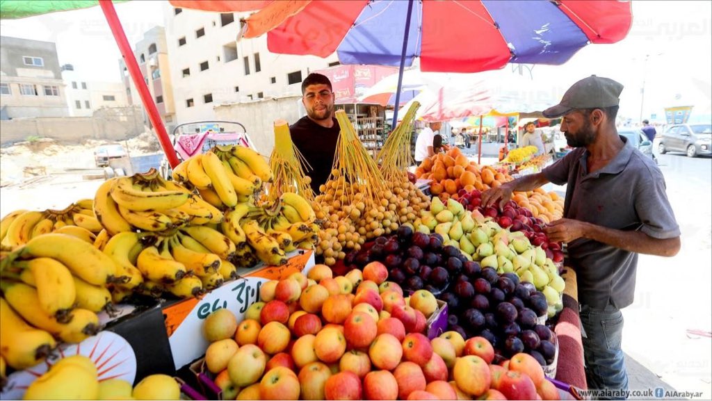 AbujomaaGaza's tweet photo. WFP: Some vegetables and fruits entered into Gaza, but prices are very high and not affordable for people who have been jobless fore more than two years. https://t.co/SQ8AXGpGOS