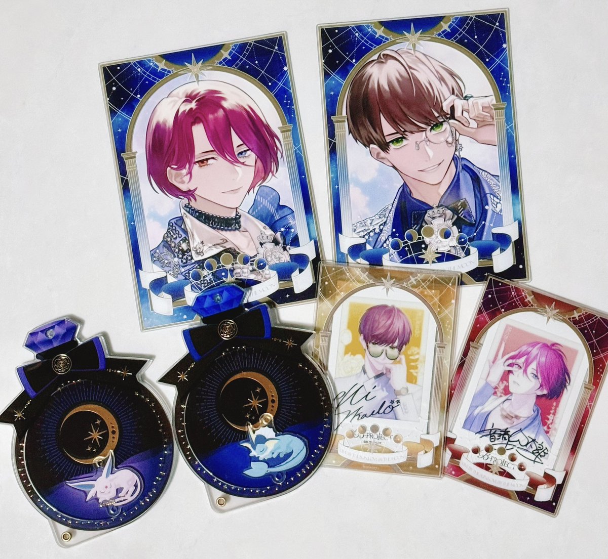 お疲れ様でした！(1枚目のやつ)
ブースで推したち並んでてﾀﾋぬ程びっくりした…！！！焦燥からの幻覚かと思った
それにしてもお顔とお衣装が良すぎる😭(欲を言うとこのお顔で眼鏡ver.も見たい…)

久しぶりに推し活アイテムとグッズが刺さってハッピꔛ🥰