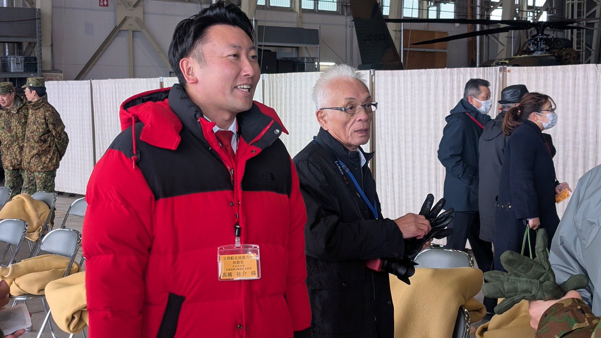 札幌飛行場除雪隊編成完結式に出席いたしました。

厳しい冬の中でも、空港の機能を維持するために
昼夜を問わず除雪作業にあたる隊員の皆さまの覚悟と誇りに、
改めて深い敬意を抱きました。

これから本格的な除雪シーズンを迎えますが、
どうかお一人おひとりが安全に、
