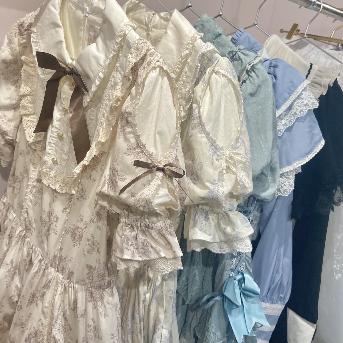 #星箱西荻店 です🌙

明日から閉店セールSTART⏰

あのレア商品のB品やサンプルがお得に買えちゃうチャンス⁉️✨
一部商品を画像で見せちゃいます！👀

通常商品も一足先の冬セールでお得にお買い物できちゃいます🛍️
この三連休は西荻店に急げ〜💨💨‼️‼️