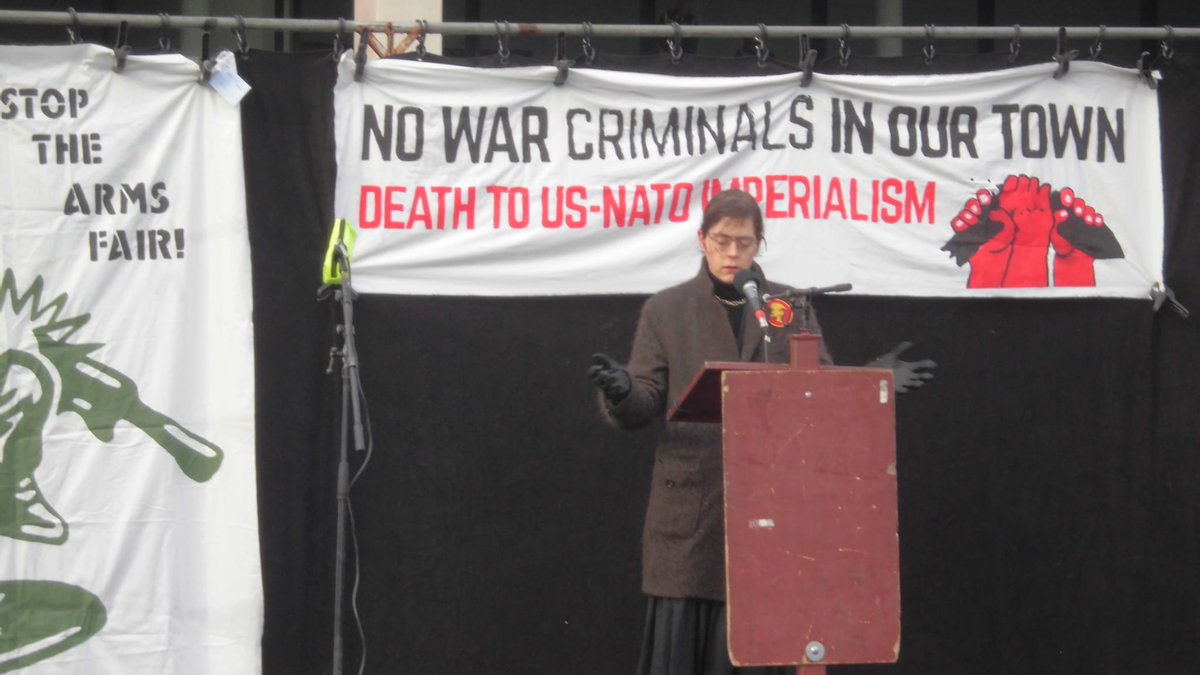 Gisteren waren wij aanwezig bij de anti-wapenbeurs demonstratie! ✊🚩

De demonstratie verliep gemoedelijk. Er waren vele toespraken, waaronder van onze partijgenoten Jean en Noelle. Wij blijven strijden tegen imperialisme en militarisering!