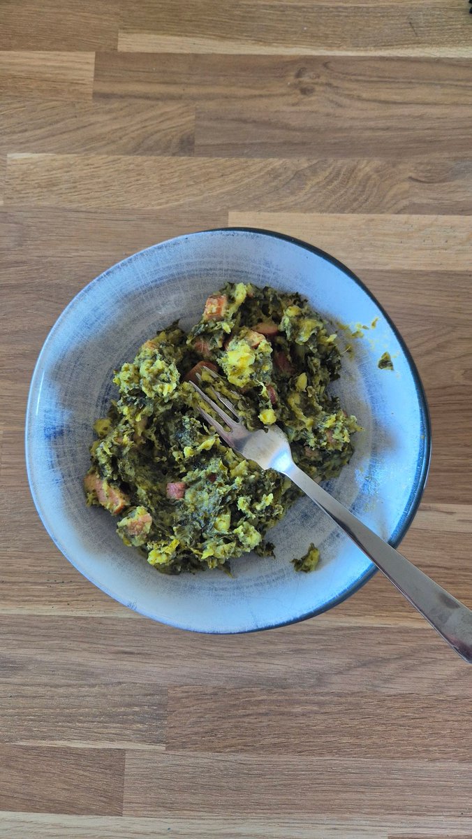 Leftoverlunchprakkie 👌

En ik ga mijn eikenhouten eettafel zo missen 🥲