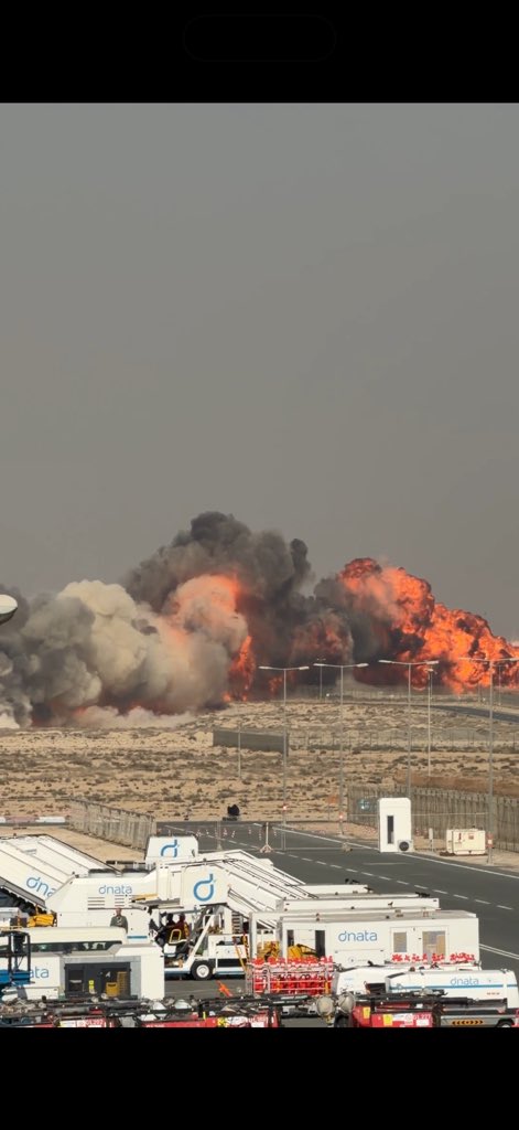 Jitendr_Meghwal's tweet image. 🇮🇳 BREAKING: Tejas crashes during a demo at the Dubai Air Show.
No ejection seen… a painful moment for every Indian.
A dark day for aviation and for those who honor the uniform.

#Tejas #IndianAirForce #Heartbreaking #DubaiAirShow #Breaking