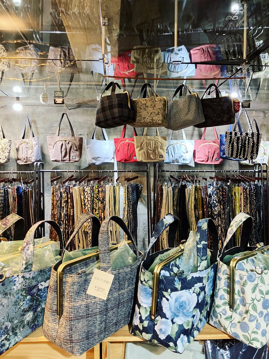 「東京店」、明日もよろしくお願いします！
○クレジットカードとペイペイ使えます
○半襦袢は毎日出ます。購入制限おひとり2着までになります。