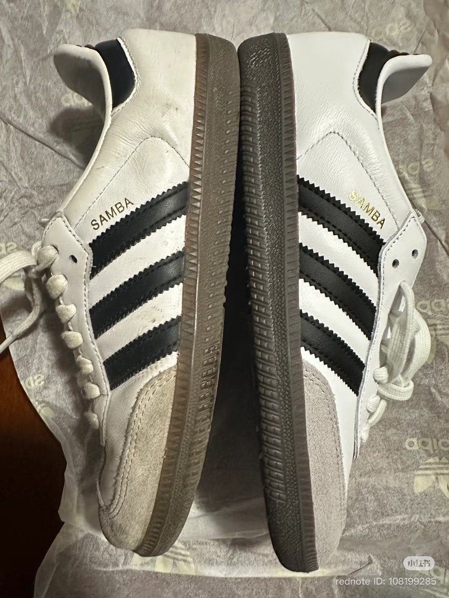 yqounger's tweet image. Simple solution for sparkling clean shoes🧼🫧👟
 
from this  |    to this