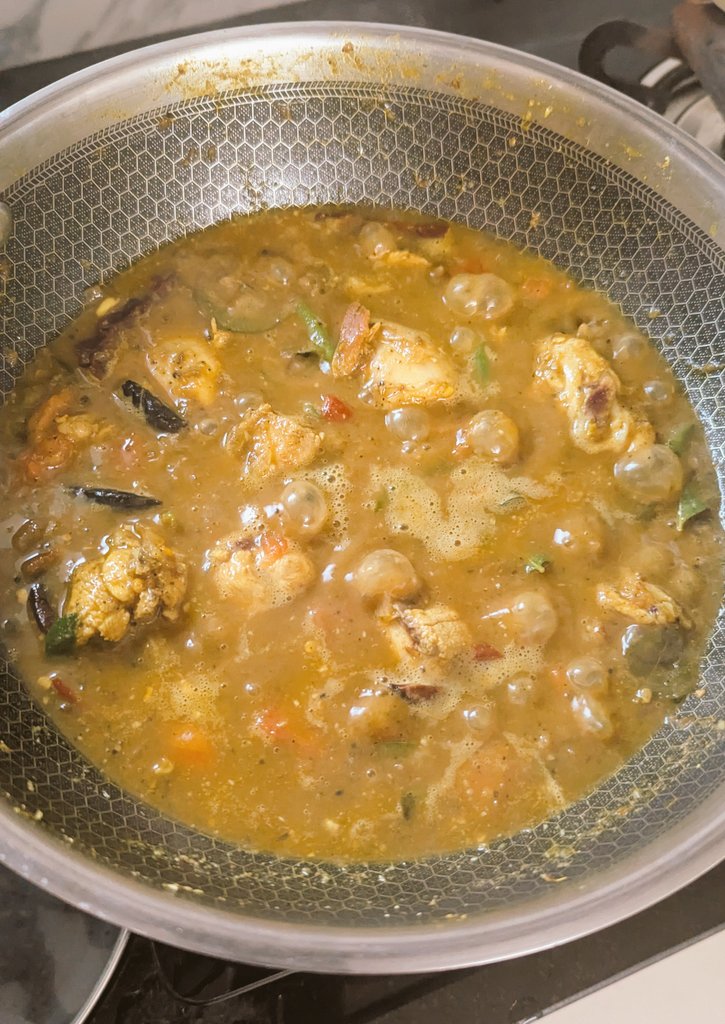 saaiyer's tweet image. Kozhi milagu kozhambu.
Winter food😋