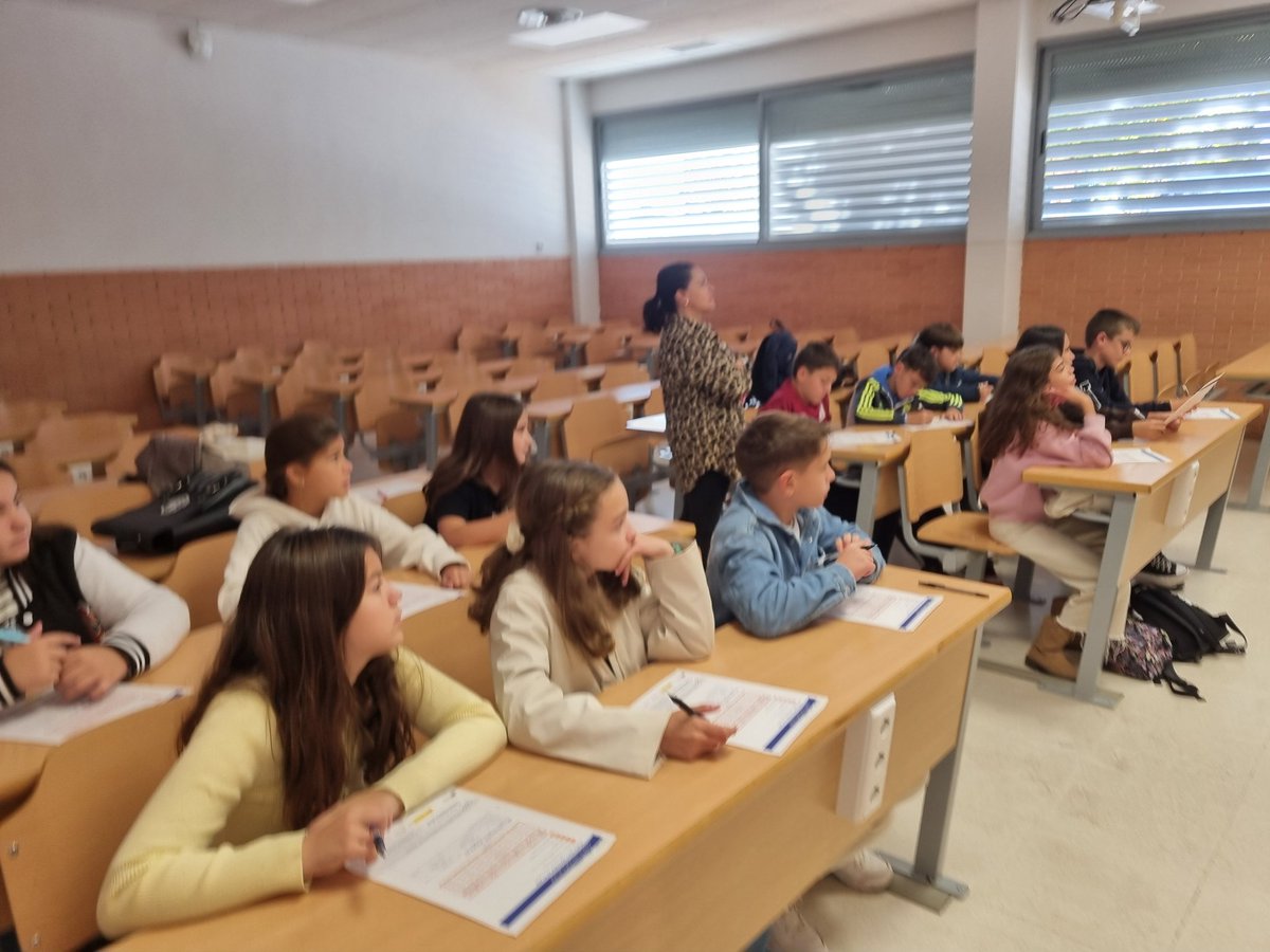 UExDivulga's tweet image. 🍐🫓🥛Inauguramos las Jornadas Desayuna con la ciencia +Cultura emprendedora en el @CUMe_UEx con el CEIP Ciudad de Mérida. #desayuna #investigación @infouex @CulEmprendedora