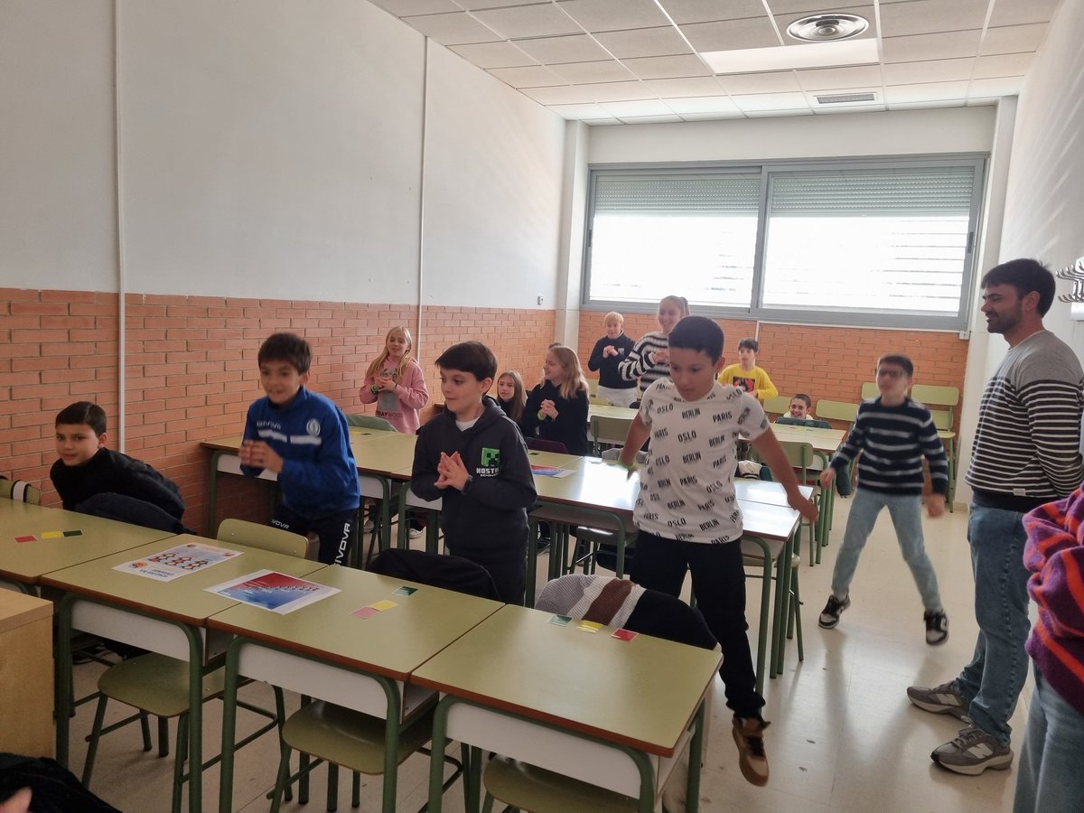 UExDivulga's tweet image. 🍐🫓🥛Inauguramos las Jornadas Desayuna con la ciencia +Cultura emprendedora en el @CUMe_UEx con el CEIP Ciudad de Mérida. #desayuna #investigación @infouex @CulEmprendedora