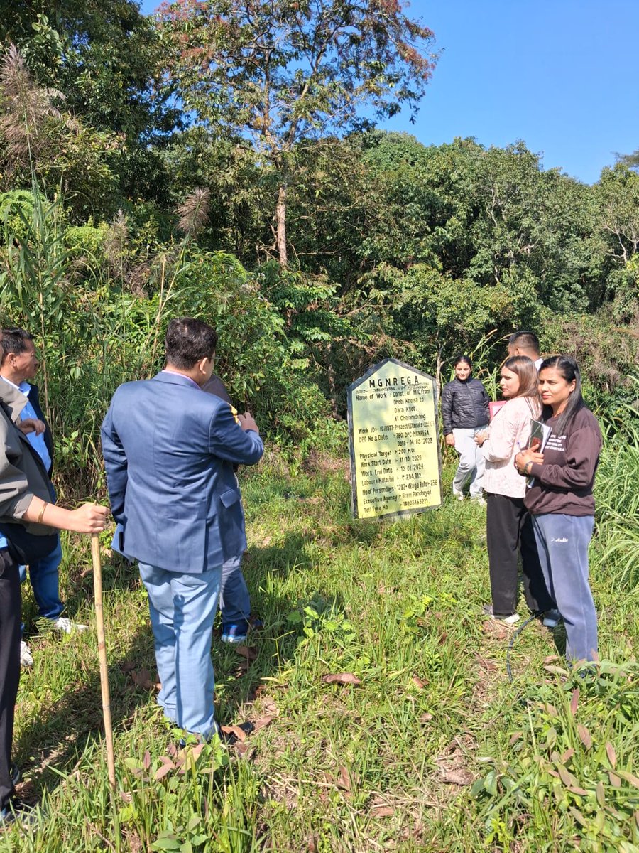 MgnregaGoi's tweet image. A Central Team from MoRD, MGNREGA Div. visited Pakyong district of Sikkim to review the implementation of #MahatmaGandhiNREGA.
The team conducted extensive field inspections, interacted with workers and functionaries, and assessed asset quality.
#MGNREGA #RuralDevelopment #Sikkim