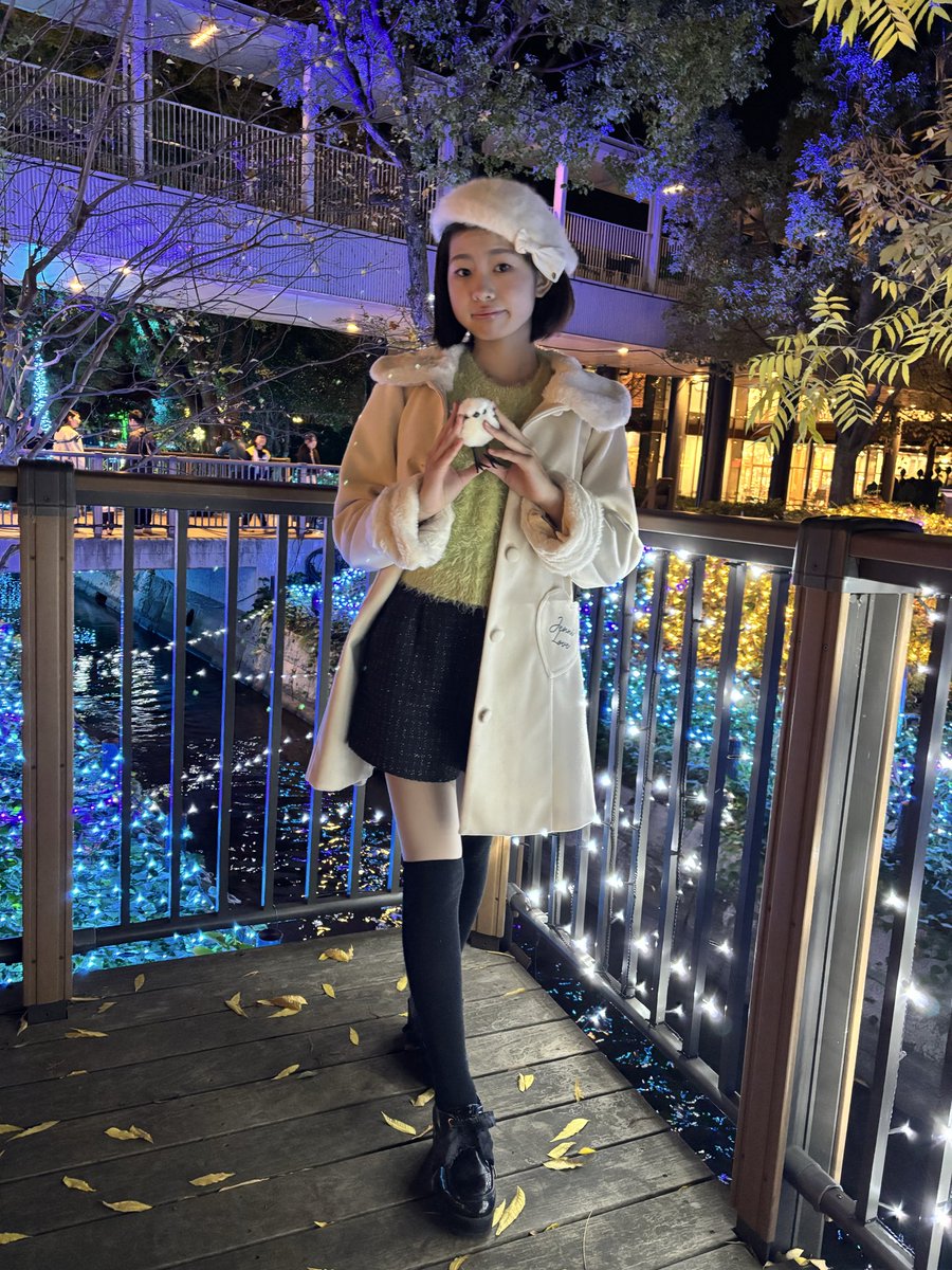 今週もお疲れ様でした‼️
急に寒くなって、学校行きたくない日もあったけど、毎日頑張って行ったよ😊

明日から三連休ー✨
ブーツも買いに行きたいし、紅葉も見たいし、サーティワン食べたいし、宿題も部活の絵を描く宿題もあって、したい事する事モリモリです❤️
みなさん、素敵な三連休を♬