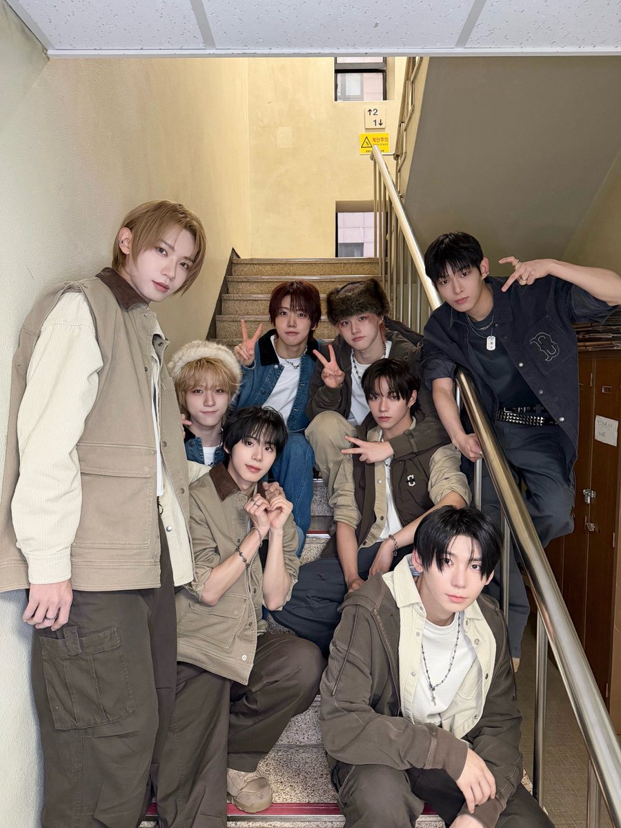 xeraphae's tweet image. You did so well today~ 🥰🫳🏻🫳🏻 Good luck on your FSE later too 🫶🏻