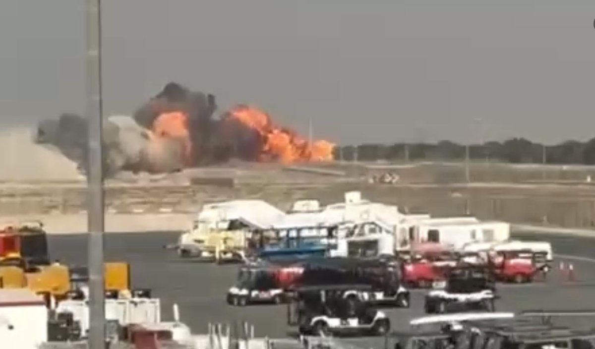 STALO SE: V Dubaji se během show zřítila indická stíhačka. ⁦<a href="/iDNEScz/">iDNES.cz</a>⁩ ⁦<a href="/CzechTV/">Česká televize</a>⁩ ⁦<a href="/CTK_cz/">CTK</a>⁩ foto z mista: PrahaIN.