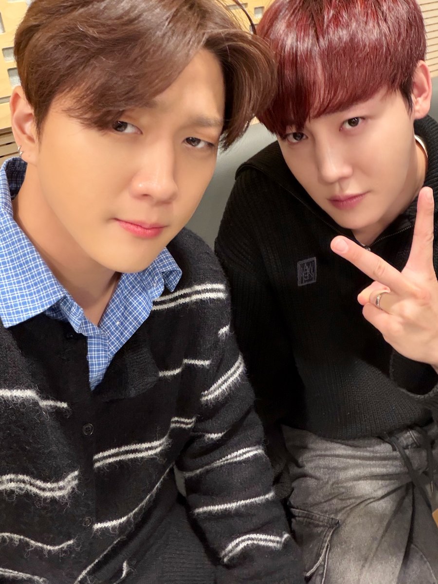 [📸] 251121 SBS 파워FM #러브게임

🐶 + 🦊 = 🖤
장준이와 주찬이로 가득한 하루 . . . 좋다ദ്ദി₍ᵔ- ̫-ᵔ₎

#GoldenChild #골든차일드 #GNCD
#이장준 #홍주찬
#LEEJANGJUN #HONGJOOCHAN