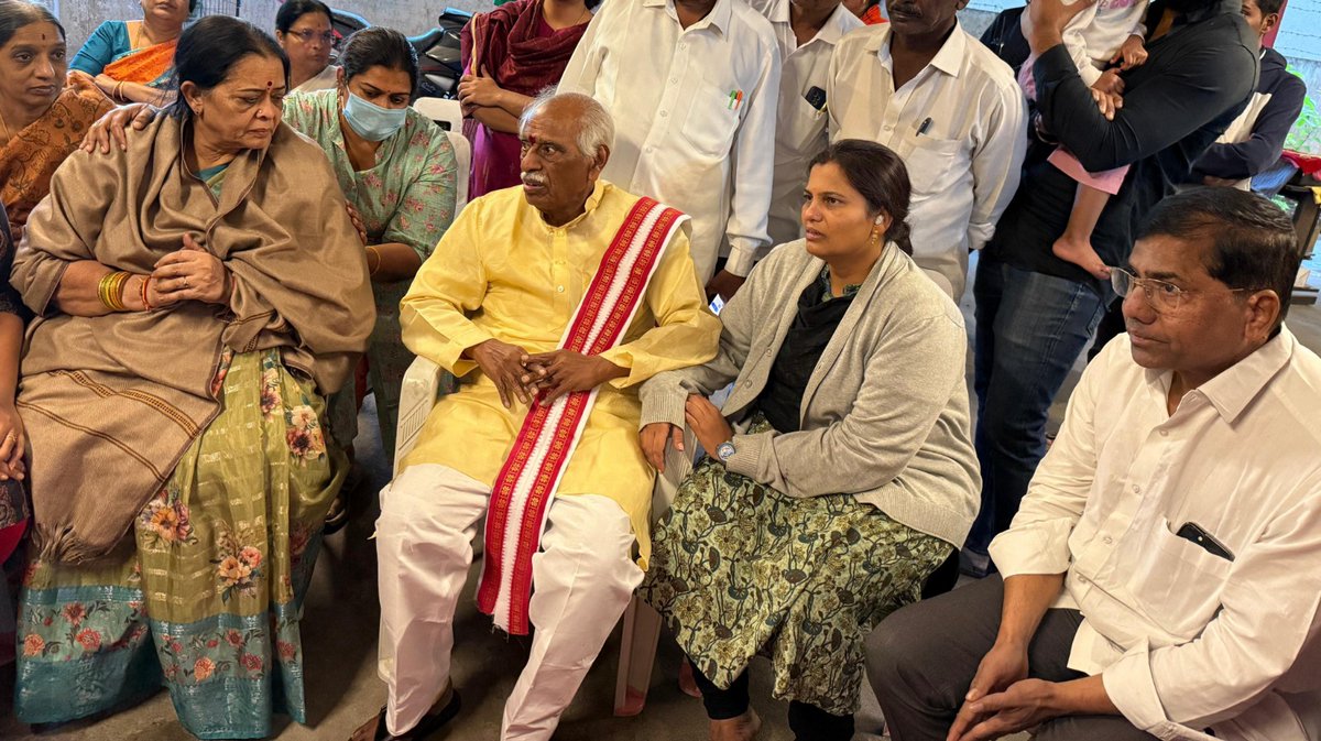 Dattatreya's tweet image. Paid respectful tributes to Late Shri Vishveshwaraiah (Vishwam), Senior BJP Leader &amp;amp; President of Jangama Samajam Telangana, at his residence in Musheerabad, Hyderabad.

Expressed heartfelt condolences to his family.
His service to society will always be remembered.