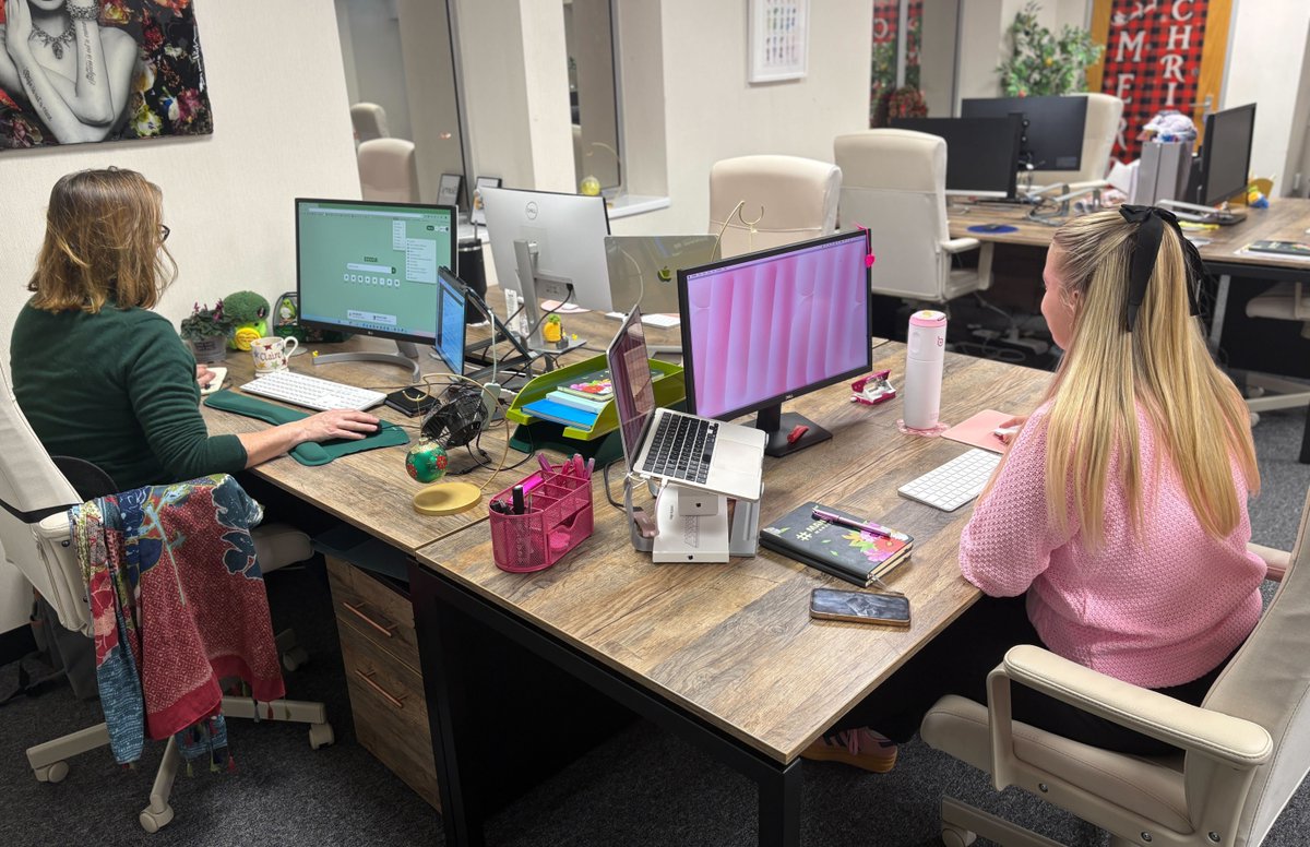 manormarketing's tweet photo. It seems our office got the memo this week. A perfect mix of pink and green just in time for the Wicked: For Good movie 🩷💚
#ManorMarketing #WickedForGood https://t.co/6q4JskOKwT
