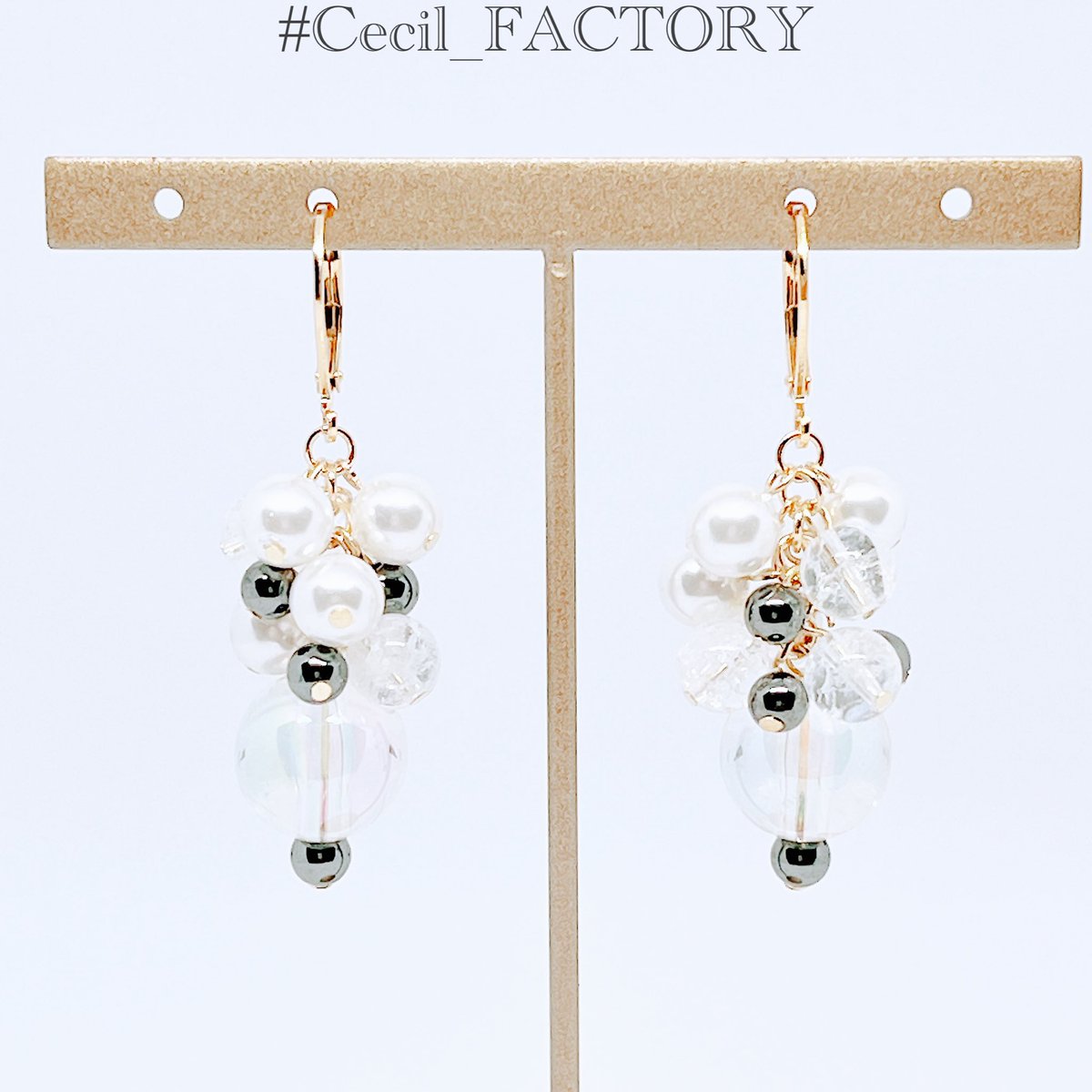 【新作発表】
The Minutia（ミニューシャ）を公開いたしました✨

“量子の世界のように細かな揺らぎやリズム”をモチーフに
ひとつひとつのパーツが響き合うように組み上げたシリーズです
小さな変化や輝きが重なり合って、奥行きのある表情を見せてくれます😊

細部を楽しみたい貴方に
#ハンドメイド