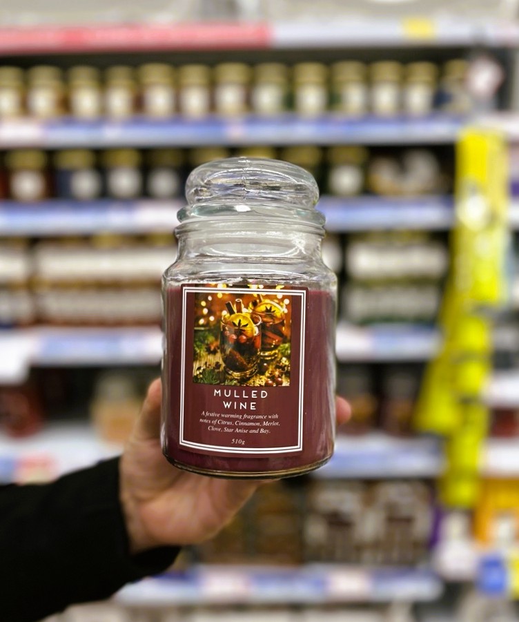 Poundstretcher1's tweet image. Mulled wine, anyone? 🍷✨

Warm up your winter decor with this festive scent - available now in selected stores, while stocks last! 🎄🔥

#mulledwine #festivedecor #christmas2025
