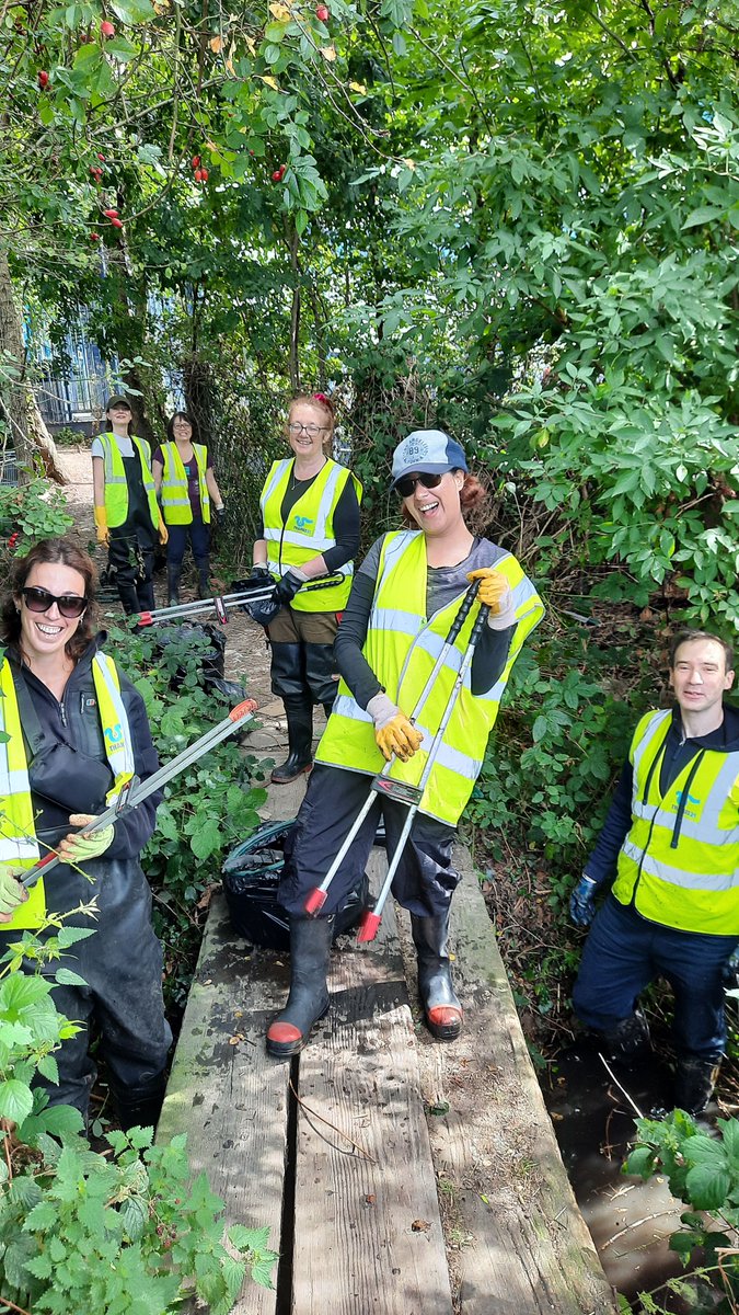 Thames21's tweet photo. ➡️Roll up your sleeves at Action for Silk Stream River Action Day next Thursday, 27th November, at The Meads. We’ll be managing overgrown vegetation and clearing litter from the stream.
Hurry to secure your spot: https://t.co/zkfHN5Sr2k 🏃♂️💨
#thames21 #actionforsilkstream https://t.co/ItybEOsDaj