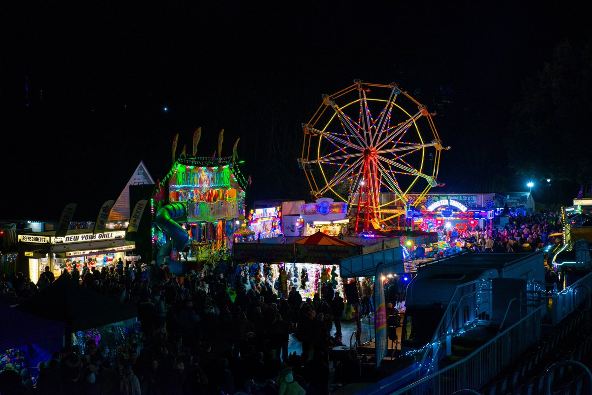 northyorksc's tweet image. Scarborough Sparkle is back next week to bring festive fun for all ages.

There will be something for everyone with funfair rides, stage performances and more than 50 stalls selling gifts, hot food and drinks.

Sparkle will be open:
– Friday 28 November form 5pm to 9pm 
–…