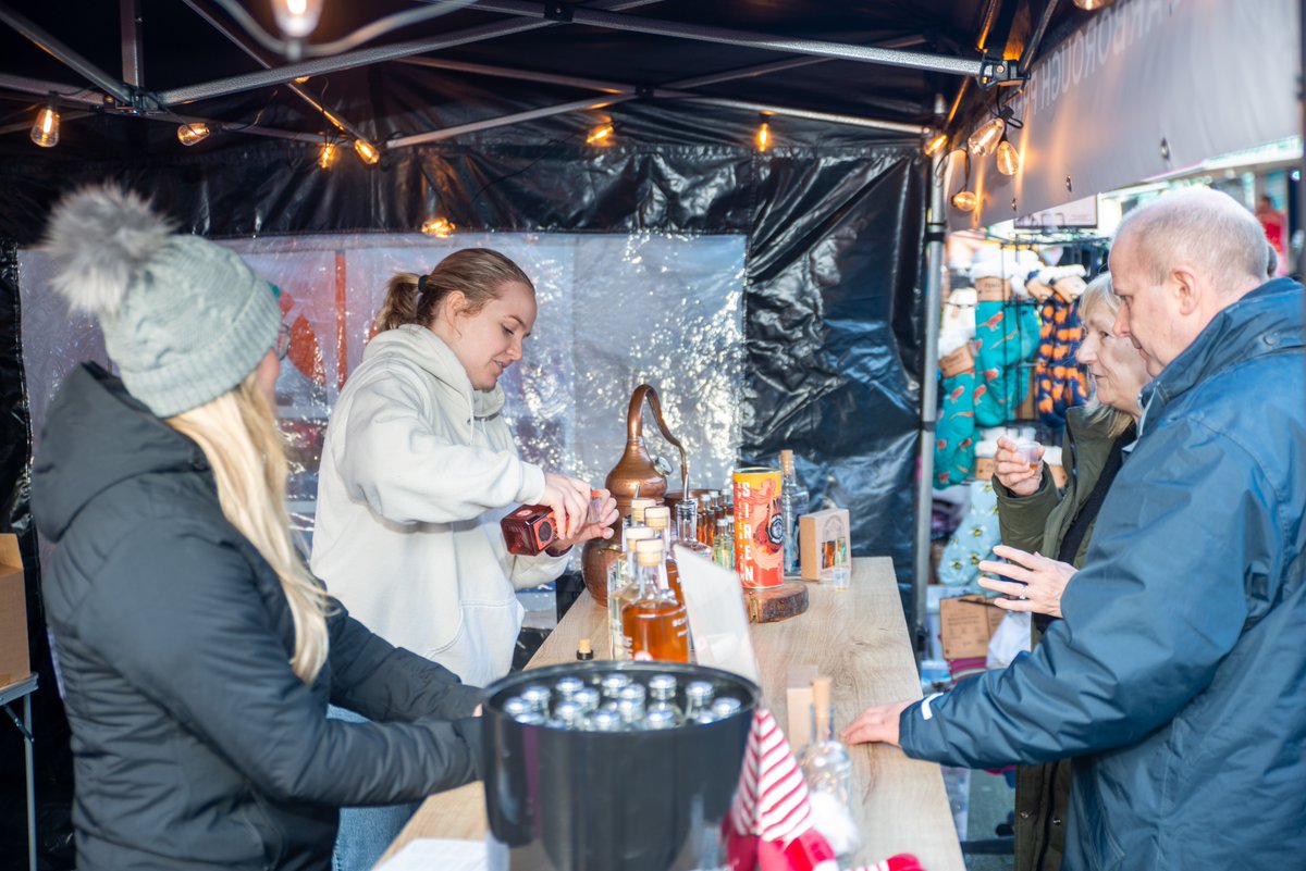 northyorksc's tweet image. Scarborough Sparkle is back next week to bring festive fun for all ages.

There will be something for everyone with funfair rides, stage performances and more than 50 stalls selling gifts, hot food and drinks.

Sparkle will be open:
– Friday 28 November form 5pm to 9pm 
–…