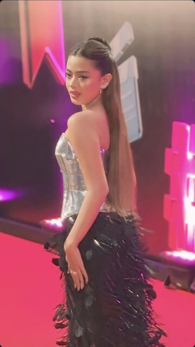 lockbils's tweet image. WOEEE CAKEP BANGET

AQEELA AT TTA 2025
#TikTokIDNewIconAqeela
#TikTokAwardsIDBerqeelau