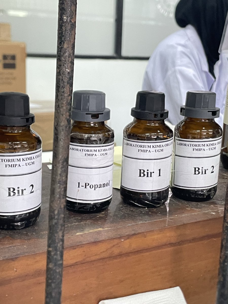 octanoicc's tweet photo. hi, ur chemist gf here👩‍🔬 https://t.co/AdLx7HCfIM