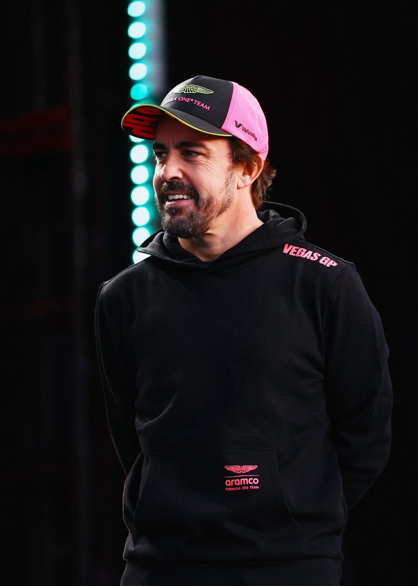 AstonMartinF1's tweet image. Light up your wardrobe.
 
Shop the #LasVegasGP collection, featuring a cap, tee &amp;amp; hoodie with glow-in-the-dark details inspired by the iconic Strip.
 
🔗shop.astonmartinf1.com/gb/en/team/