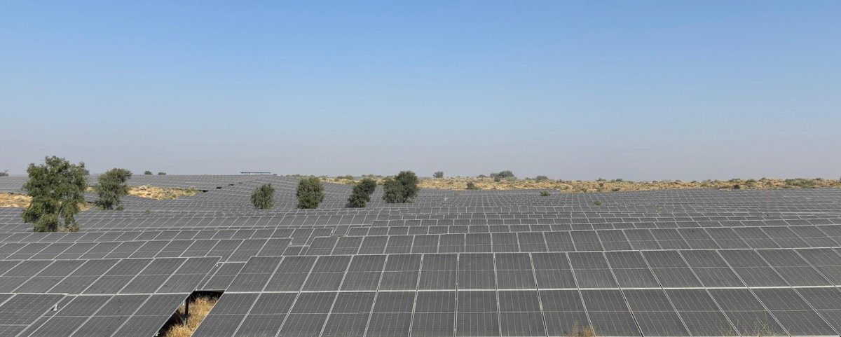 renewablemirror's tweet image. TPREL, a subsidiary of @TataPower , has successfully commissioned @nhpclimited  landmark 450 MWp (DC) / 300 MW (AC) DCR-compliant #solarpowerproject as the #EPCcontractor at Karnisar Bhatiyan, Bikaner, Rajasthan.

Read More - renewablemirror.com/tprel-commissi…

#RenewableMirror