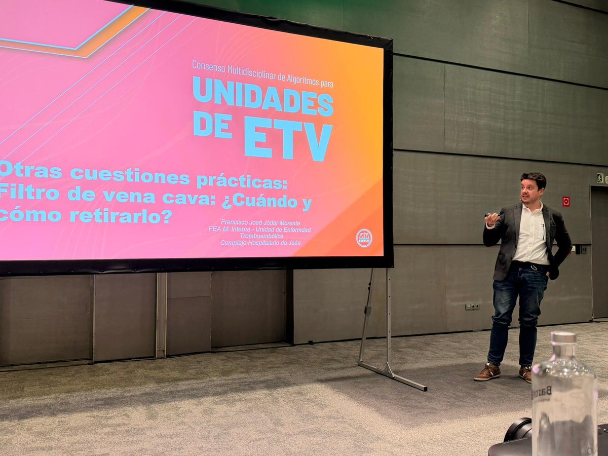 HospitalJaen's tweet photo. 📅El coordinador de la Unidad de la Enfermedad Tromboembólica Venosa de #MedicinaInterna 🏥 Francisco Jódar Morente👨⚕️, ha participado en una jornada autonómica de consenso en #ETEV🩸
✅Abordó el manejo de pacientes con filtro de vena cava 🔄
#hujsemueve
@gomezdelgadoFJ https://t.co/3MleHu4B4e